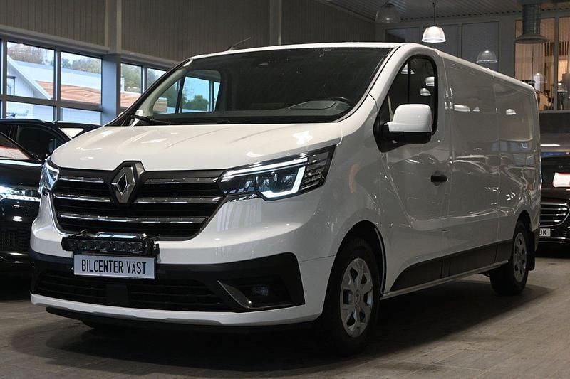 Vit Begagnad 2022 Renault Trafic Van | 299 000 kr - Bild 1/4