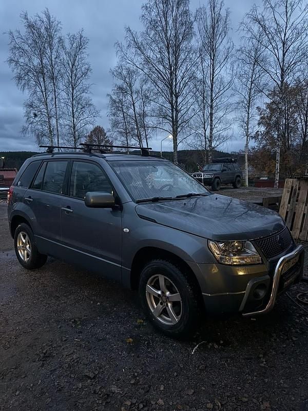 Begagnad 2006 Suzuki Grand Vitara SUV | 55 000 kr (Marknadspris) - Bild 1/4