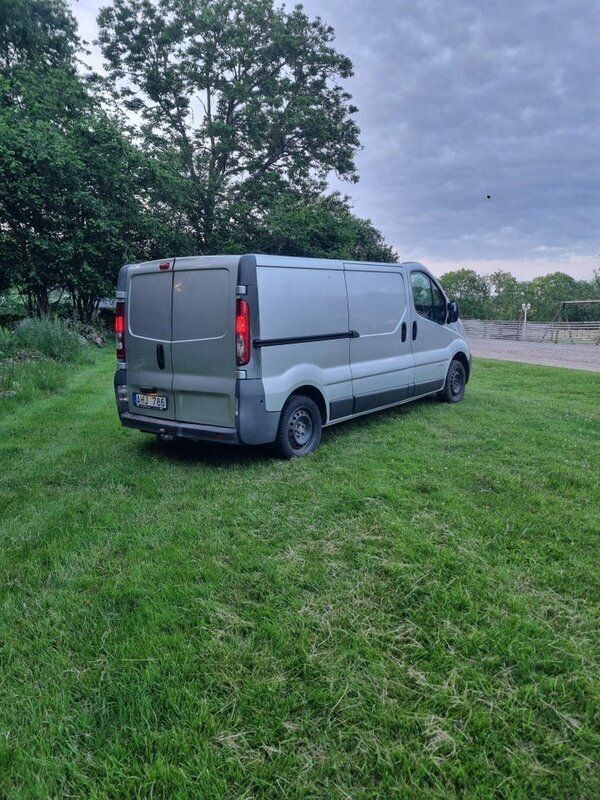 Silver Begagnad 2011 Renault Trafic Van | 55 000 kr (Bra pris) - Bild 1/4