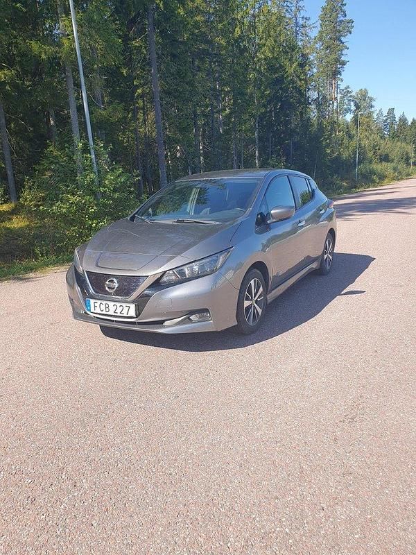 Begagnad 2018 Nissan Leaf Halvkombi | 119 900 kr (Dyr) - Bild 1/4