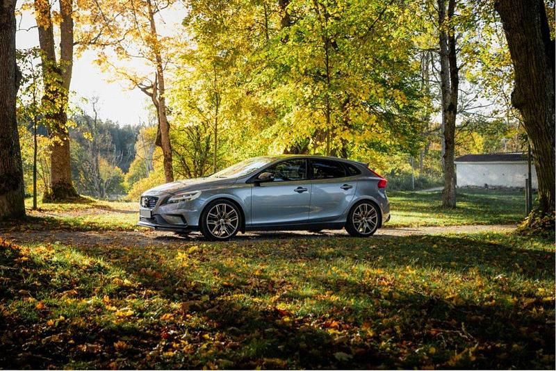 Begagnad Volvo V40 R-Design 253 HK (186 kW) 2017 Grå Halvkombi