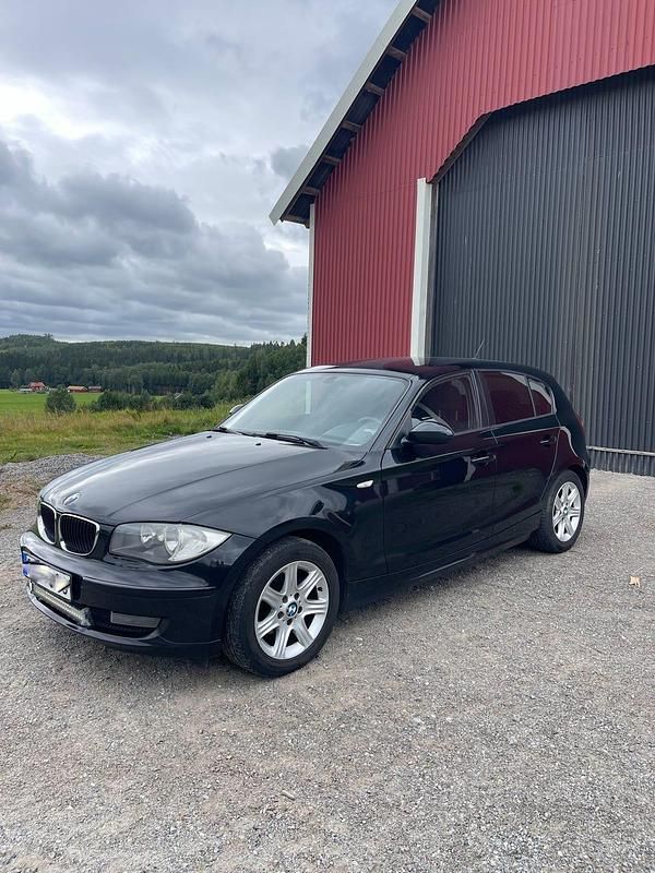 Begagnad 2008 BMW 118 Halvkombi | 43 000 kr (Bra pris) - Bild 1/4