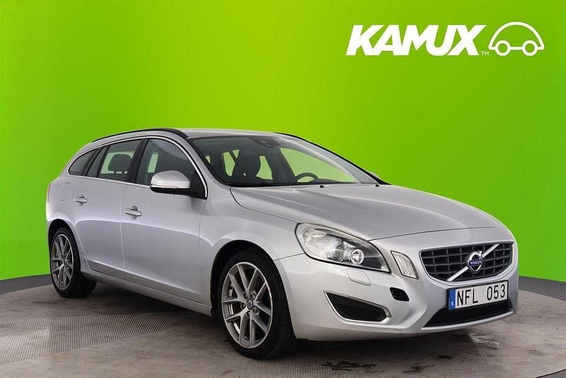 Ljusgrå (grå) Begagnad 2013 Volvo V60 Momentum Kombi | 118 800 kr (Bra pris) - Bild 1/3
