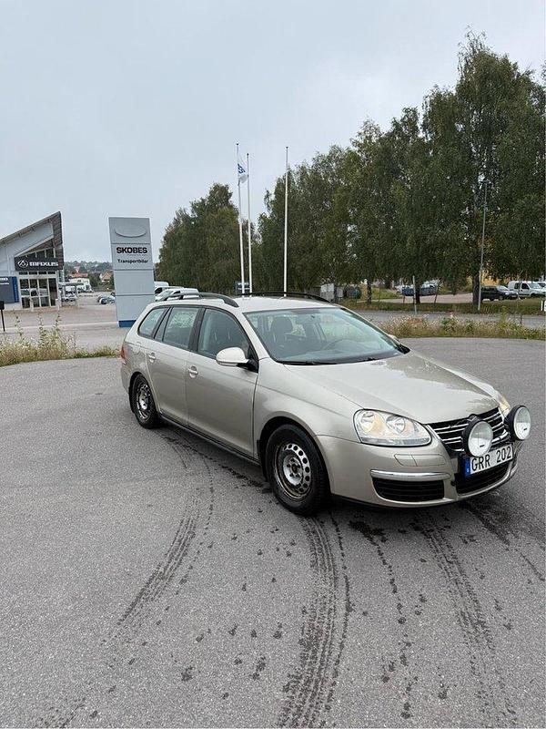 Brun Begagnad 2009 VW Golf VI Kombi | 19 500 kr (Superpris) - Bild 1/4