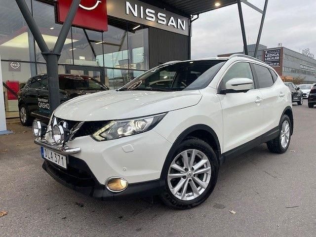 Vit Begagnad 2015 Nissan Qashqai Tekna SUV | 144 500 kr (Marknadspris) - Bild 1/4