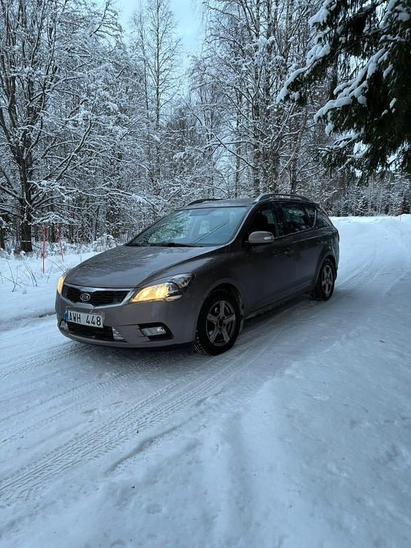 Begagnad Kia Ceed Sportswagon 115 HK (84 kW) 2010 Kombi