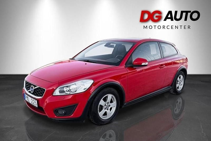 Röd Begagnad 2010 Volvo C30 Momentum Halvkombi | 69 900 kr - Bild 1/4