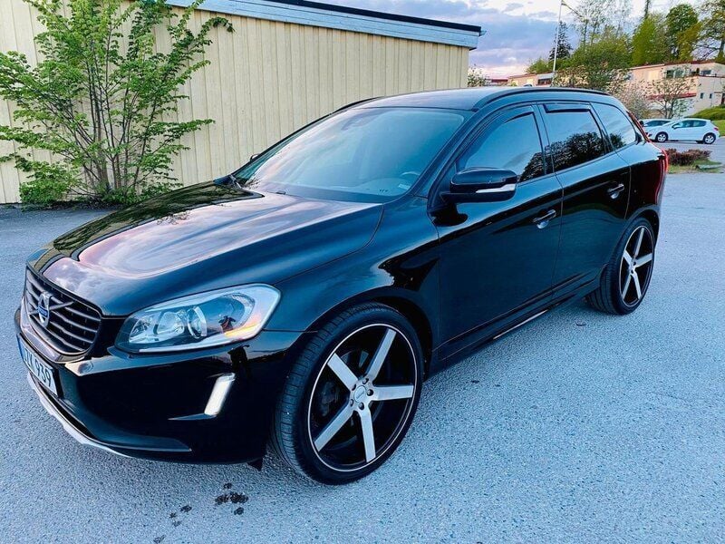 Svart Begagnad 2014 Volvo XC60 Momentum SUV | 189 000 kr (Dyr) - Bild 1/4