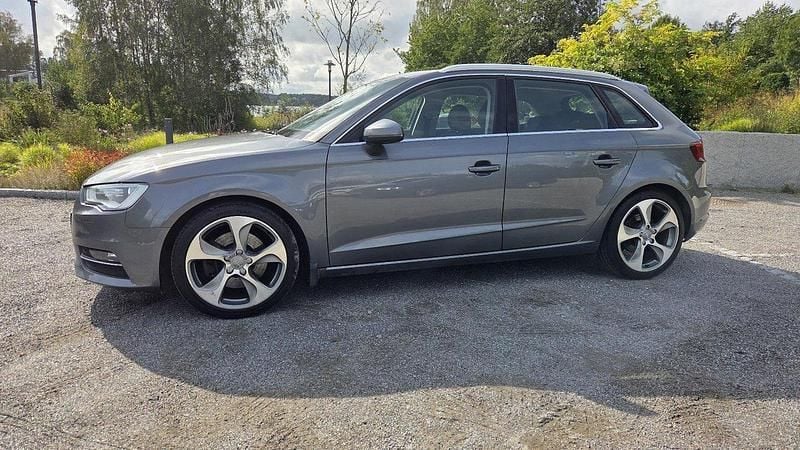 Grå Begagnad 2013 Audi A3 Sportback Ambition Halvkombi | 119 000 kr - Bild 1/4
