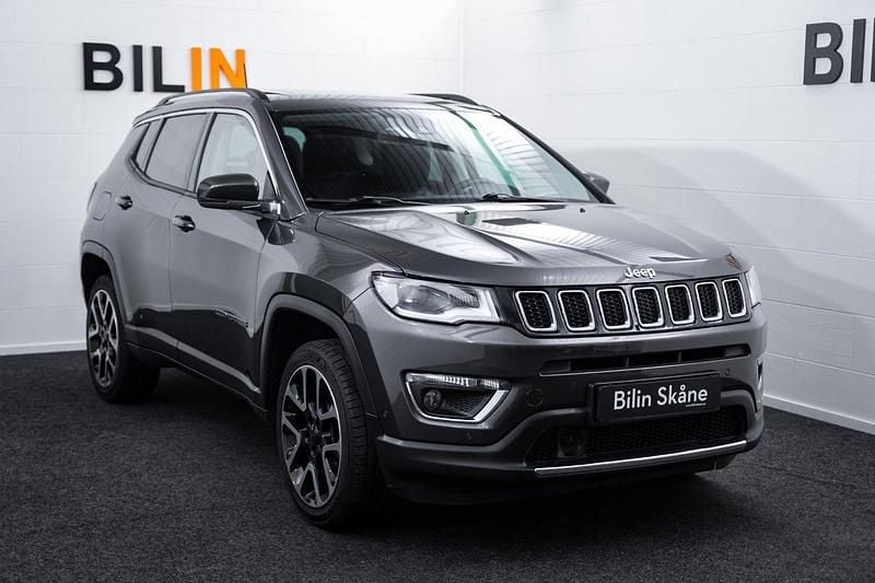 Grå Begagnad 2019 Jeep Compass Limited SUV | 174 900 kr (Bra pris) - Bild 1/4