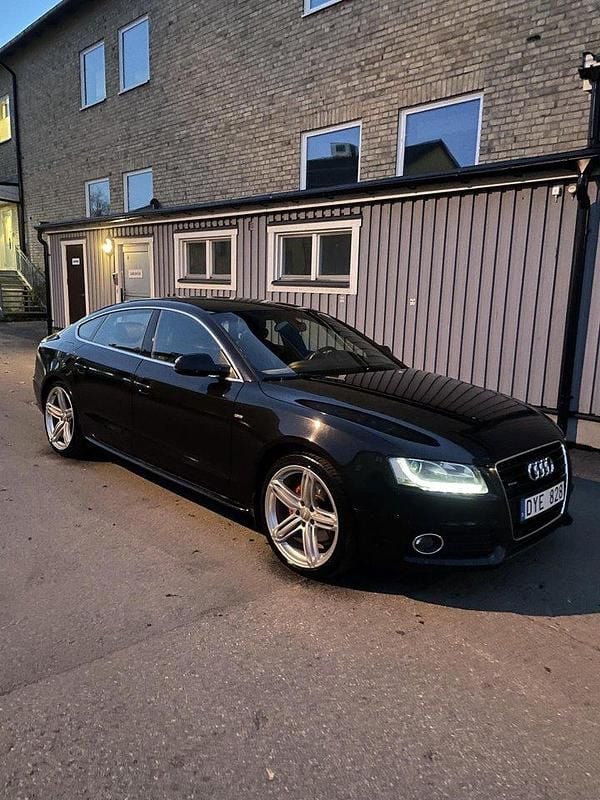 Svart Begagnad 2011 Audi A5 Sportback S-Line Halvkombi | 94 900 kr (Bra pris) - Bild 1/4