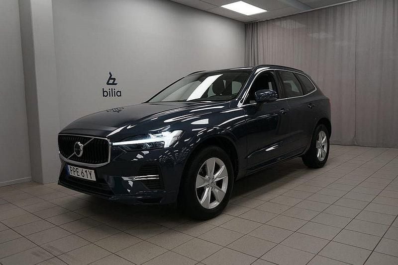 Mörkblå Begagnad 2023 Volvo XC60 Core SUV | 389 900 kr (Superpris) - Bild 1/3