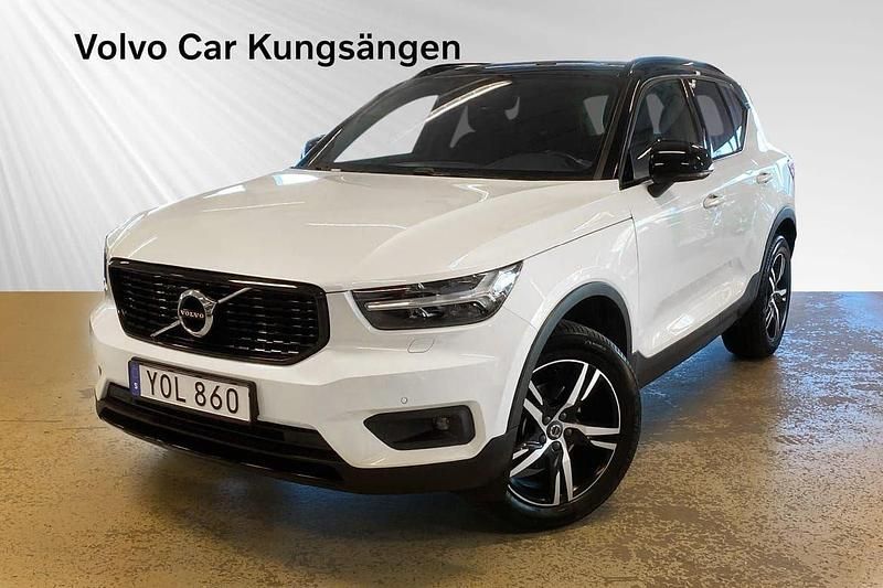 Vit Begagnad 2018 Volvo XC40 R-Design SUV | 319 900 kr - Bild 1/3
