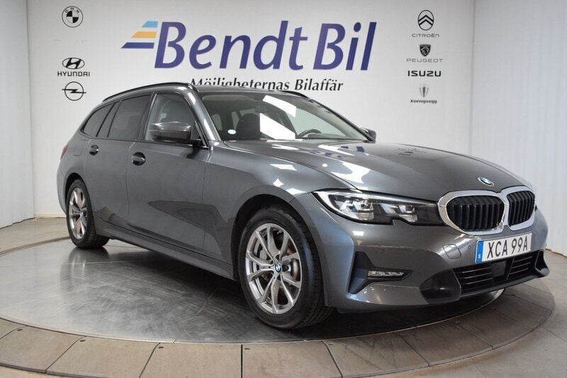 Grå Begagnad 2020 BMW 330e Sport Line Kombi | 259 500 kr (Marknadspris) - Bild 1/3