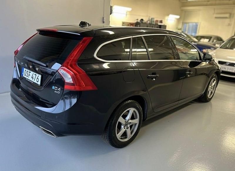 Begagnad Volvo V60 Momentum 215 HK (158 kW) 2015 Svart Kombi