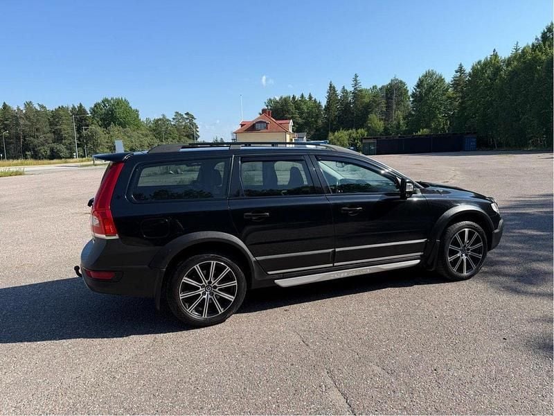 Svart Begagnad 2015 Volvo XC70 Momentum SUV | 130 000 kr (Lite dyr) - Bild 1/2