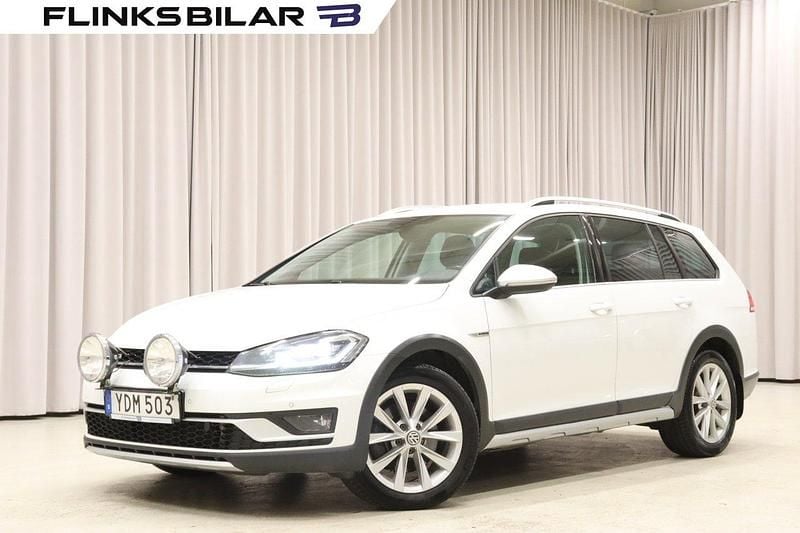 Vit Begagnad 2018 VW Golf Alltrack Kombi | 129 900 kr (Marknadspris) - Bild 1/4