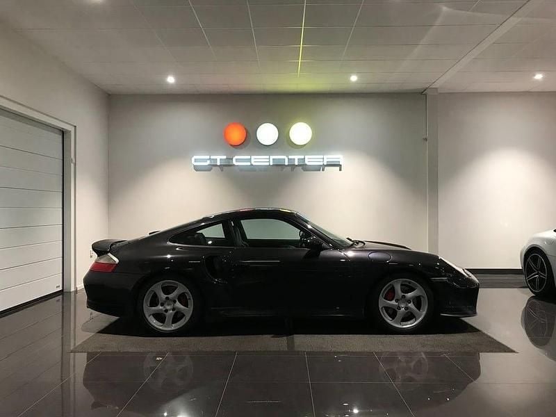 Begagnad Porsche 911 Turbo 420 HK (308 kW) 2003 Basaltsvart metallic/svart läder Sportkupé