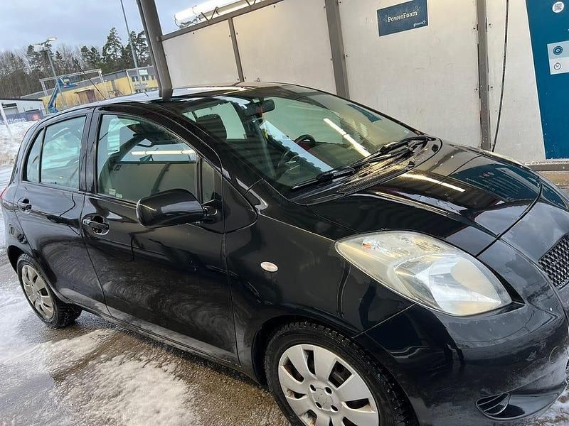 Begagnad 2007 Toyota Yaris Halvkombi | 29 900 kr (Bra pris) - Bild 1/4