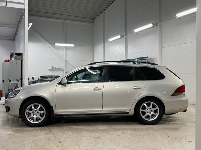 Begagnad VW Golf VI 105 HK (77 kW) 2011 Silver Halvkombi