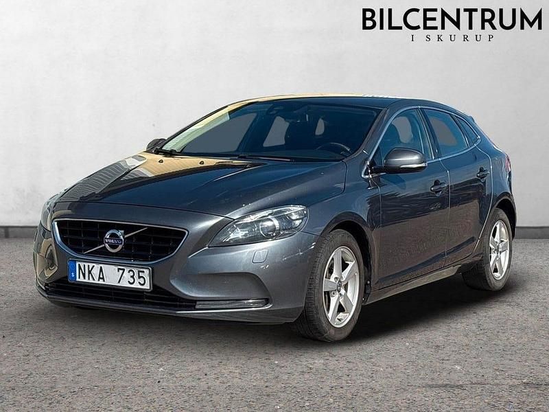 Grå Begagnad 2014 Volvo V40 Momentum Kombi | 99 900 kr (Marknadspris) - Bild 1/4