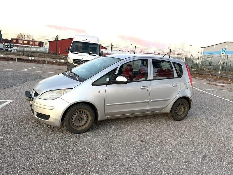 Begagnad Mitsubishi Colt 95 HK (69 kW) 2005 Halvkombi