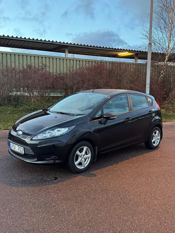 Begagnad 2010 Ford Fiesta Halvkombi | 49 900 kr (Marknadspris) - Bild 1/4
