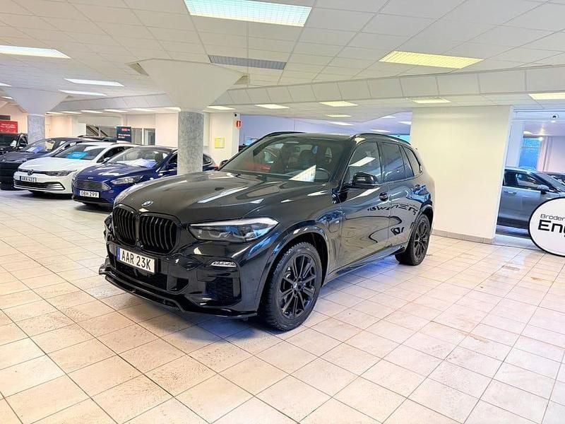 Svart Begagnad 2020 BMW X5 iPerformance SUV | 529 900 kr - Bild 1/4