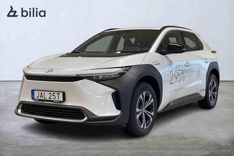 Vit Begagnad 2023 Toyota bZ4X Executive SUV | 454 900 kr - Bild 1/1