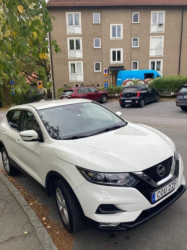 Offwhite Begagnad 2021 Nissan Qashqai SUV | 209 000 kr (Bra pris) - Bild 1/4