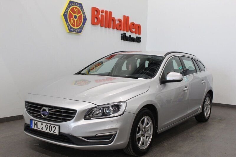 Silver Begagnad 2016 Volvo V60 Momentum Kombi | 109 000 kr (Bra pris) - Bild 1/4