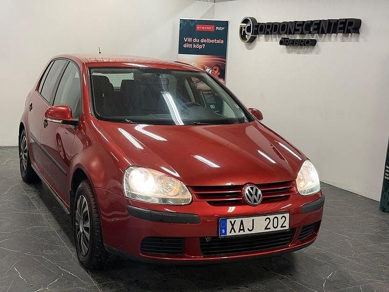 Röd Begagnad 2005 VW Golf IV Halvkombi | 39 900 kr (Marknadspris) - Bild 1/4