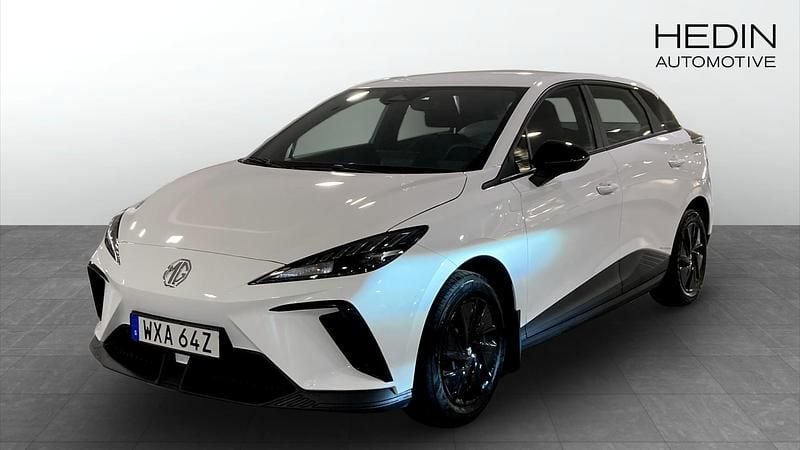 Vit (white) Begagnad 2023 MG MG4 EV Halvkombi | 259 900 kr (Marknadspris) - Bild 1/4