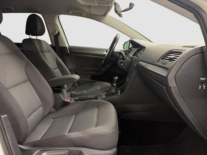 Begagnad VW Golf VII 110 HK (80 kW) 2017 Vit Kombi