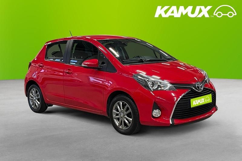 Röd Begagnad 2014 Toyota Yaris Multidrive S Halvkombi | 99 800 kr (Marknadspris) - Bild 1/4