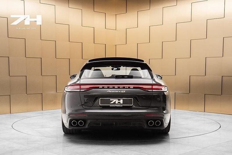 Begagnad Porsche Panamera Sport Turismo 441 HK (324 kW) 2021 Mörkgrå Kombi