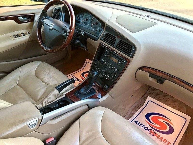 Begagnad Volvo XC70 Momentum 163 HK (119 kW) 2005 Grön SUV