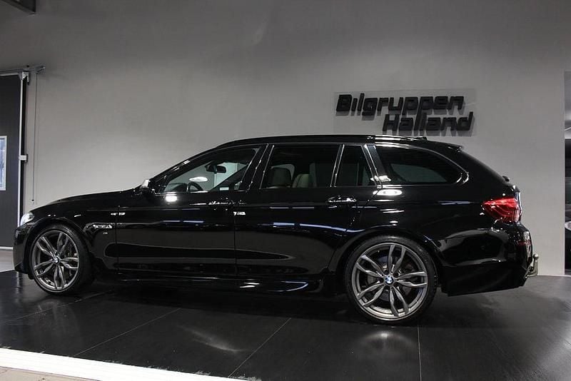 Begagnad BMW M550 M Sport 381 HK (280 kW) 2014 Svart Sedan