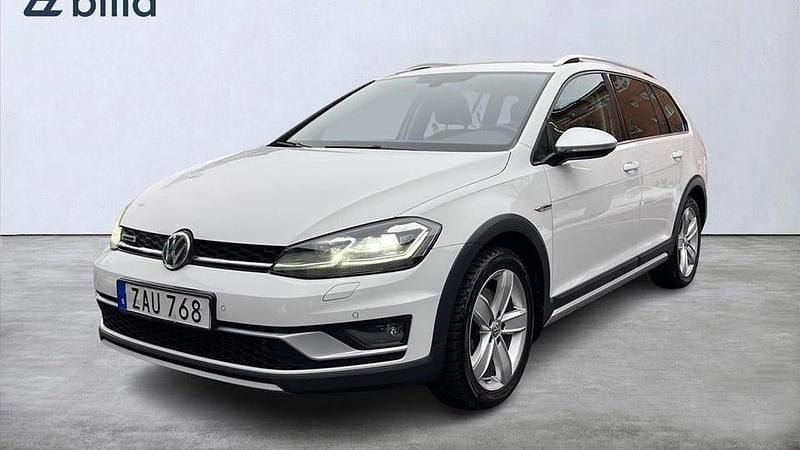 Vit Begagnad 2017 VW Golf Alltrack Kombi | 219 900 kr (Marknadspris) - Bild 1/4