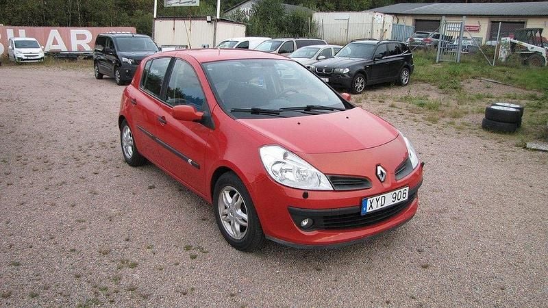 Röd Begagnad 2006 Renault Clio R.S. Halvkombi | 17 500 kr (Marknadspris) - Bild 1/4