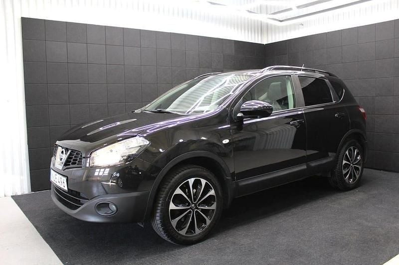 Svart Begagnad 2013 Nissan Qashqai 360º SUV | 89 000 kr (Bra pris) - Bild 1/4