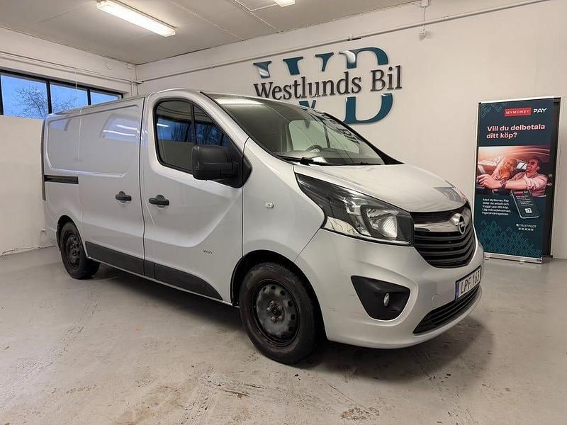 Grå Begagnad 2015 Opel Vivaro Van | 99 900 kr (Superpris) - Bild 1/4