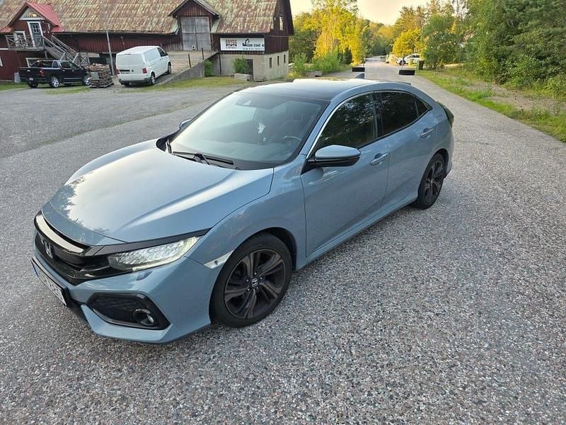 Begagnad 2017 Honda Civic Executive Halvkombi | 150 000 kr (Marknadspris) - Bild 1/4