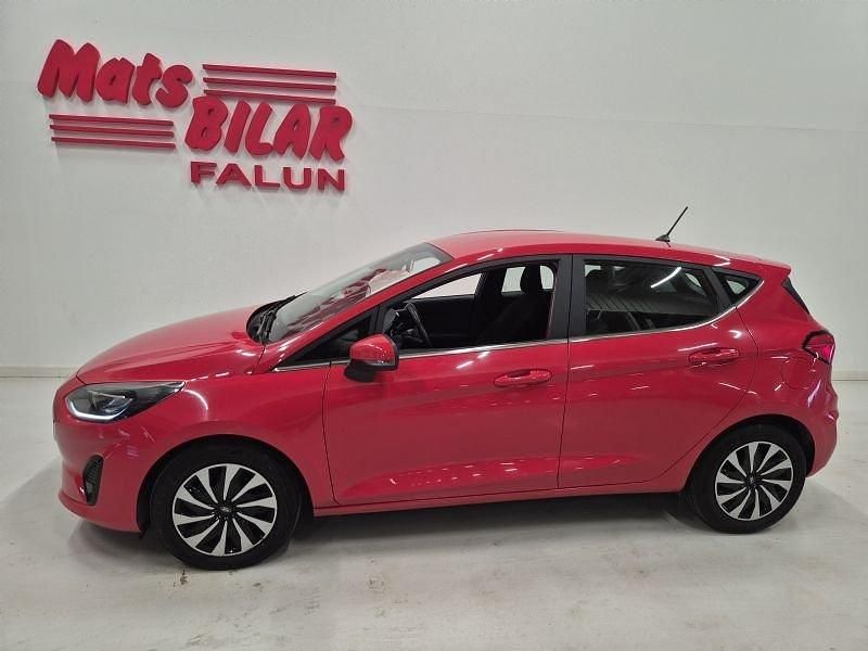 Röd Begagnad 2022 Ford Fiesta Halvkombi | 199 900 kr (Lite dyr) - Bild 1/4