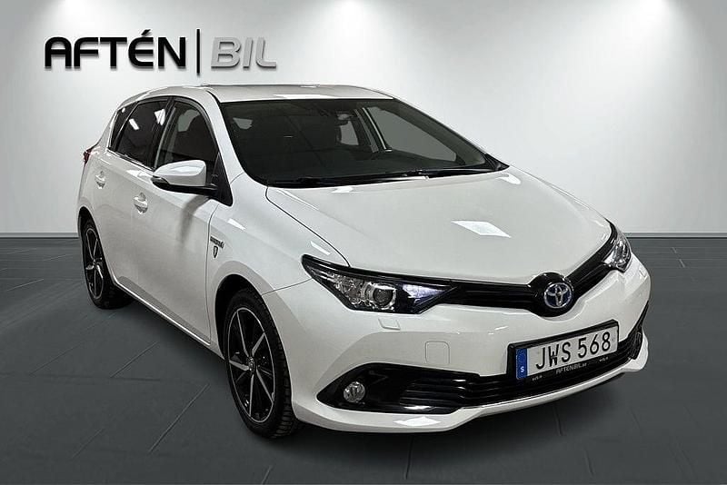 Begagnad Toyota Auris Hybrid Edition 136 HK (100 kW) 2018 Vit Halvkombi