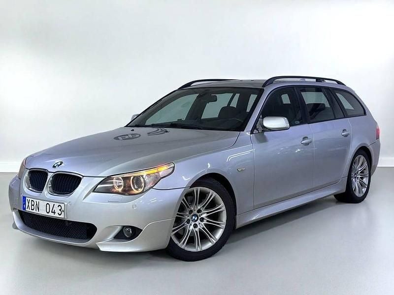 Ljusgrå Begagnad 2005 BMW 530 M Sport Kombi | 69 900 kr (Marknadspris) - Bild 1/4