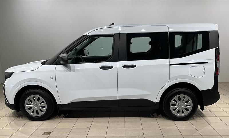 Begagnad Ford Tourneo Courier Trend 125 HK (91 kW) 2024 Okänd Minibuss