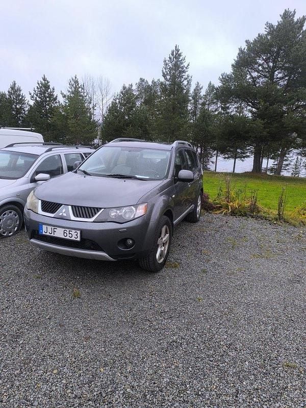 Grå Begagnad 2007 Mitsubishi Outlander SUV | 15 000 kr (Superpris) - Bild 1/1