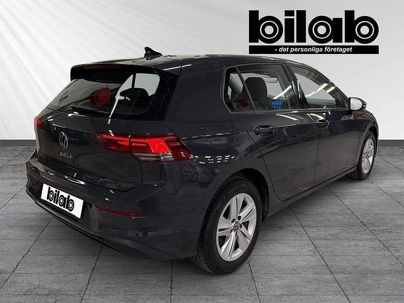 Begagnad VW Golf VIII 110 HK (80 kW) 2022 Grå Halvkombi