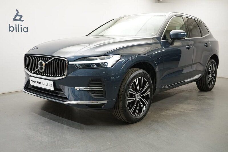 Mörkblå Begagnad 2022 Volvo XC60 Inscription SUV | 499 900 kr (Marknadspris) - Bild 1/3